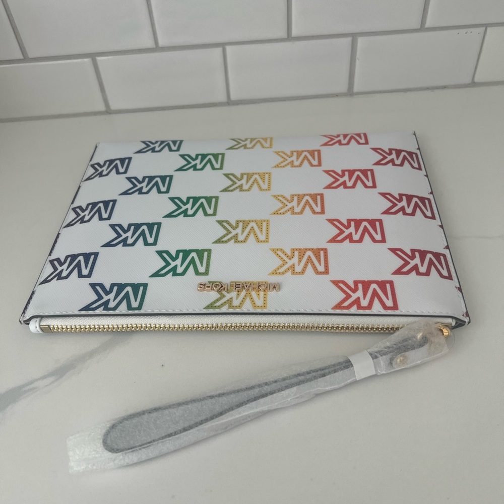 MICHAEL KORS Wristlet - Picture 3 of 13